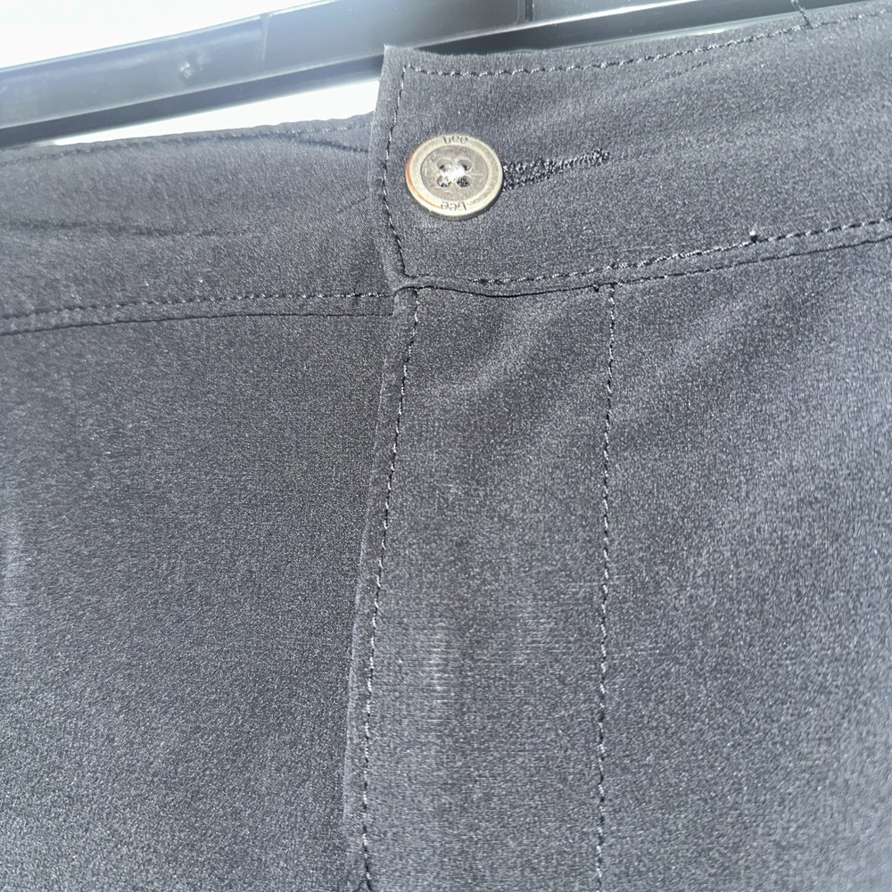 Lee's Tri-Flex Men's Shorts, Size W 42, Color Gray, Lightweight Pre-Owned - Picture 2 of 8